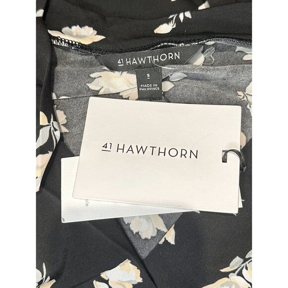 41 Hawthorn Black & White Floral V-Neck Shirt Size S Small NWT!!! - Picture 3 of 4